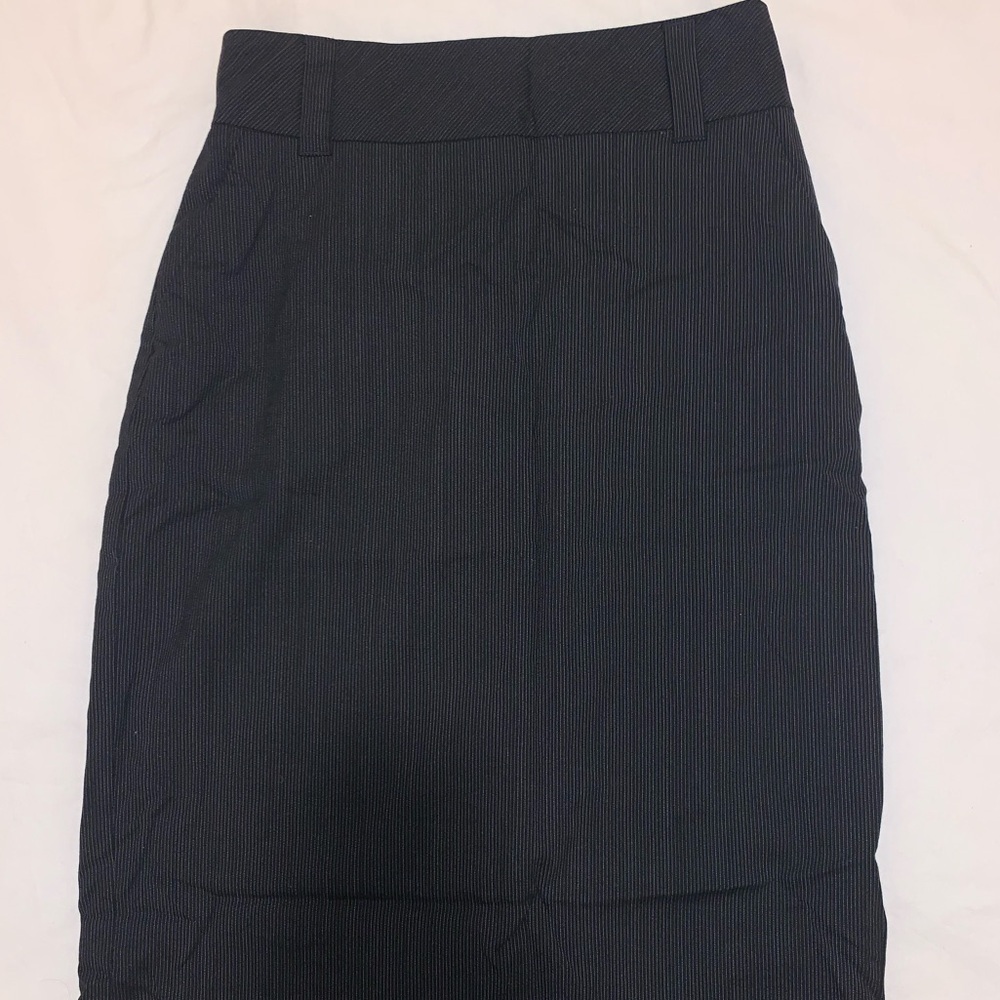 Minor Flaw— Banana Republic Wool Pencil Skirt